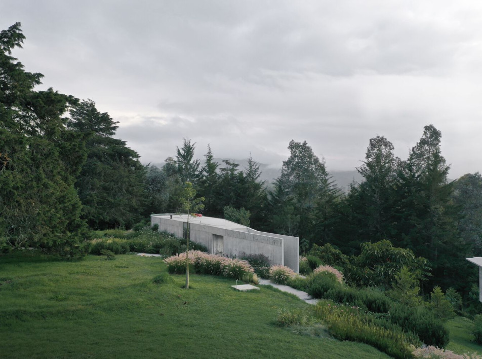 LCLA Office + Clara Arango: дом на горных склонах в Колумбии
